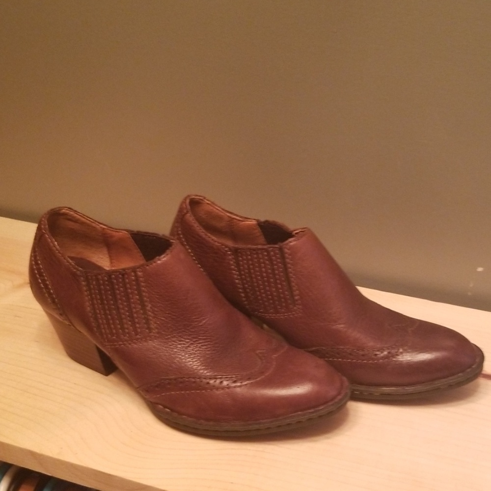 Sz 7 Born booties